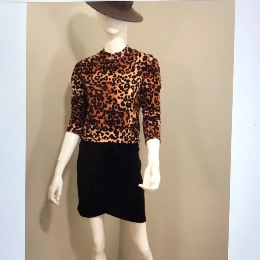 HEART &HIP/ LEOPARD PRINT LONG SLEEVE KNIT TOP/  BLUE BLUSH BLACK KNIT SKIRT
